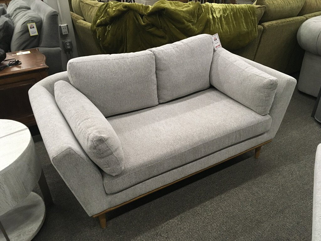 E U3946-01-09 Loveseat Grey (BRAND NEW)