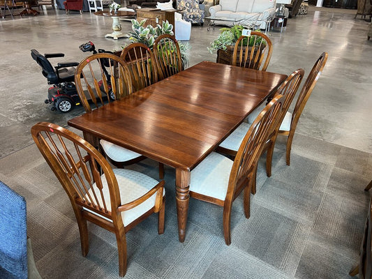 Kimball Table W/ 8Chairs 2Leafs