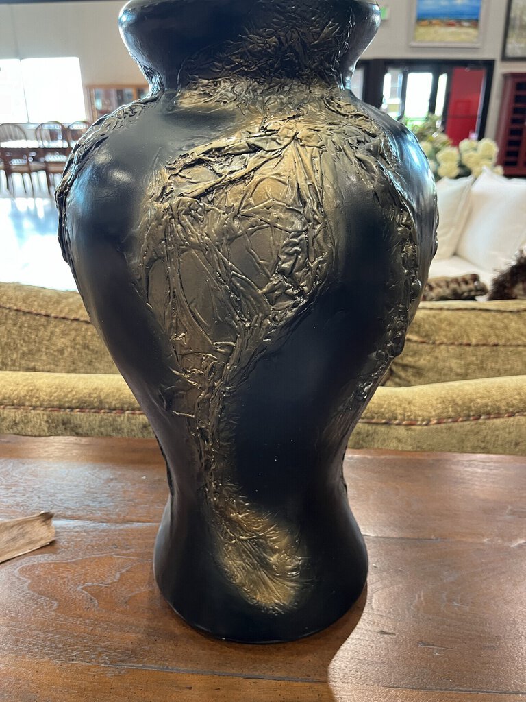 Blk/ Gold Stone Lamp