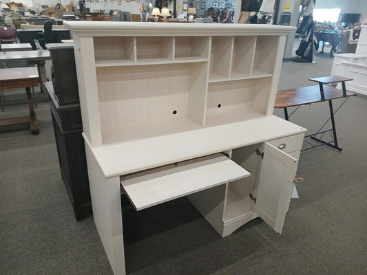 White Desk W/ Hutch, D20, Size: Bal