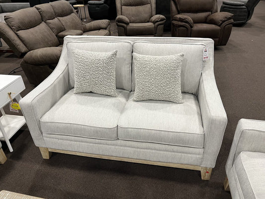 E U3429-103 Grey Loveseat (NEW)