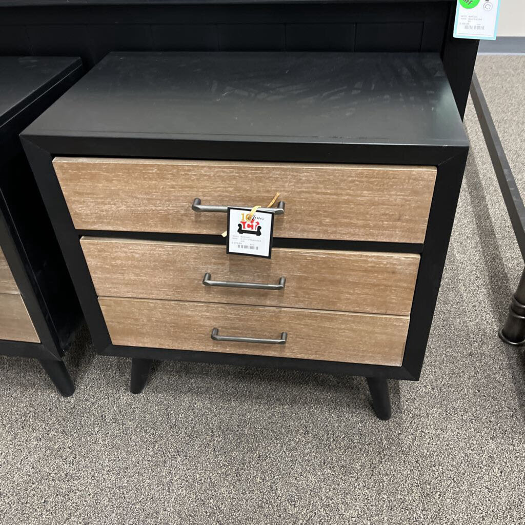 H 1711-4 Nightstand