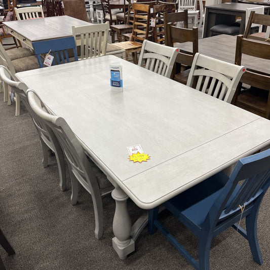 E D330 Table W/ 4 Chairs