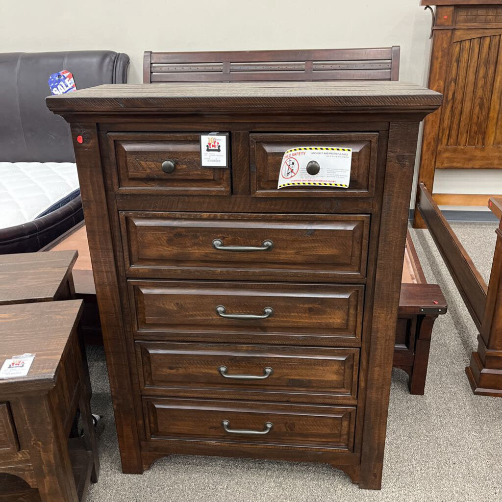 E B375-05 Tallboy/chest