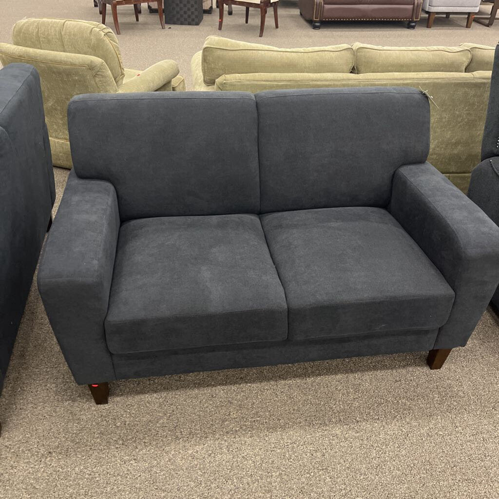 P Swu8131 Evan Loveseat