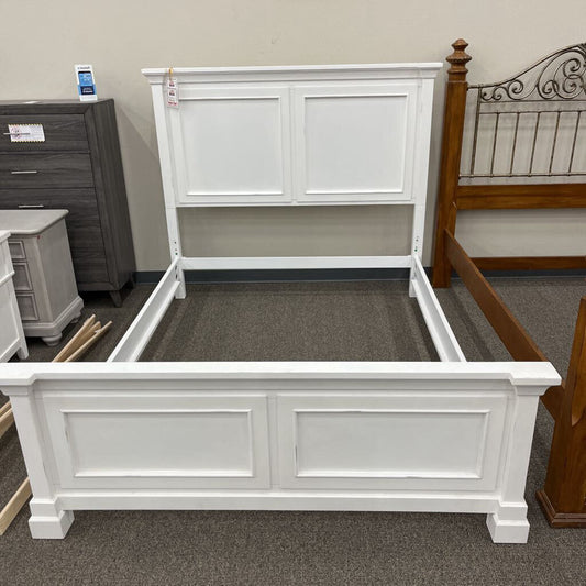 E 683 King Panel Bed