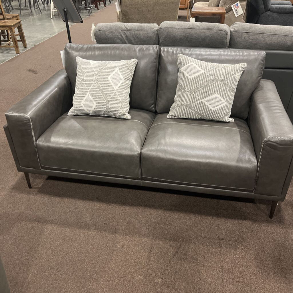 E U3934-103 Lthr Loveseat