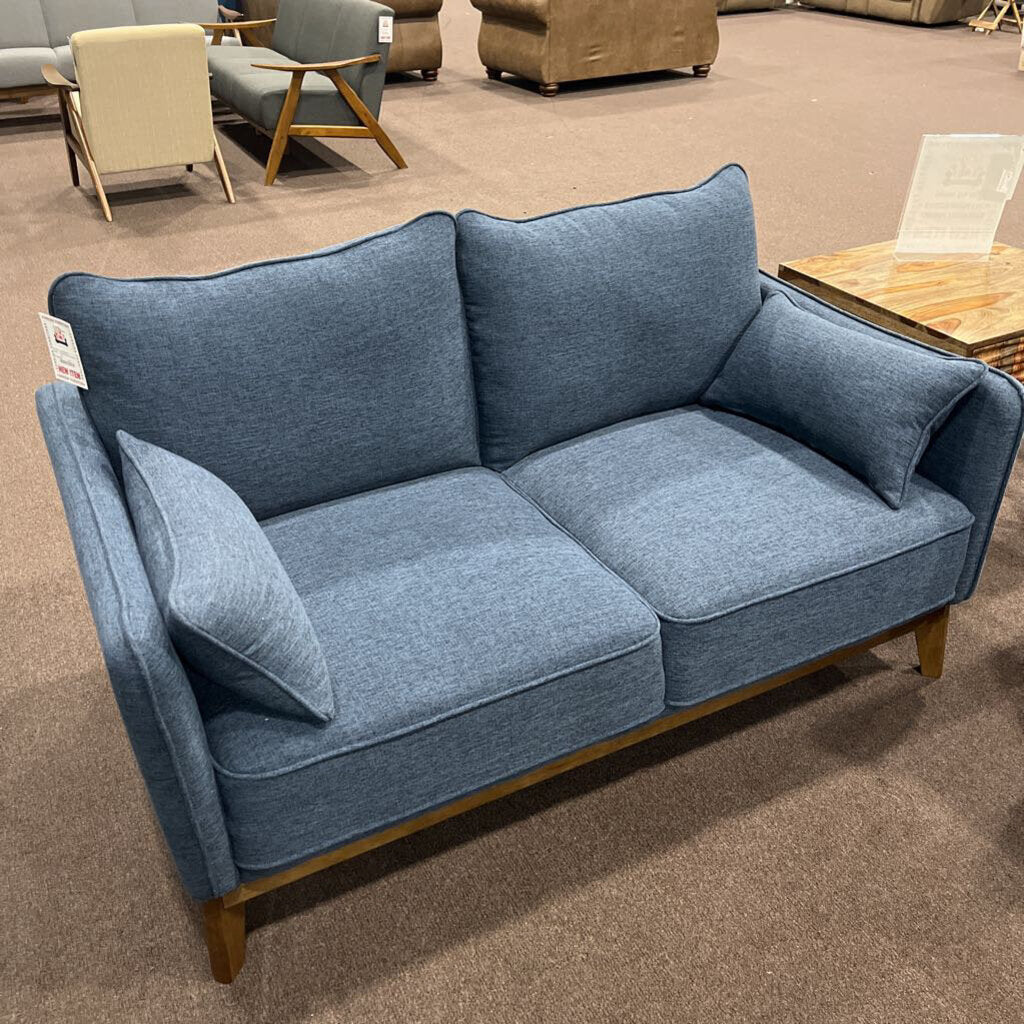 E U3728-104 Loveseat Navy