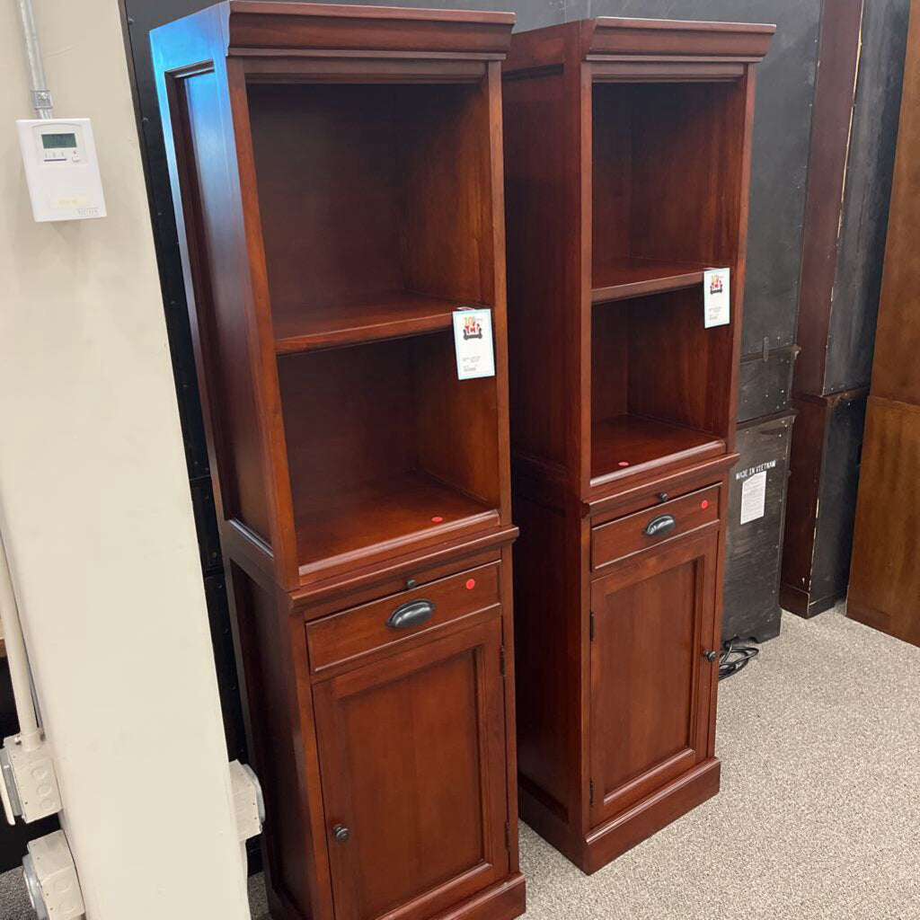 Narrow 2pc. Hutch