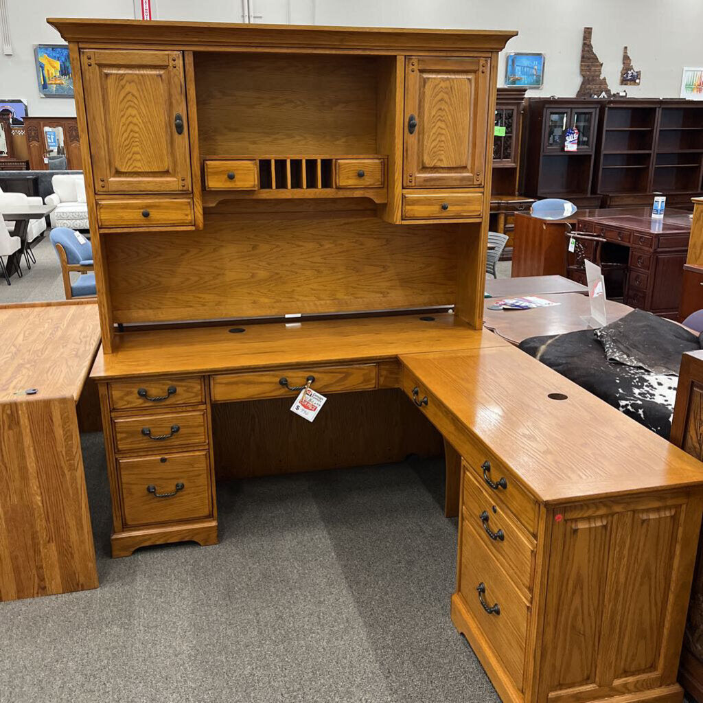 Whalen L-Shaped desk w/hutch