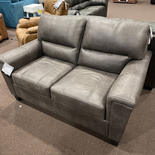 a 9400235 Loveseat Navi smoke