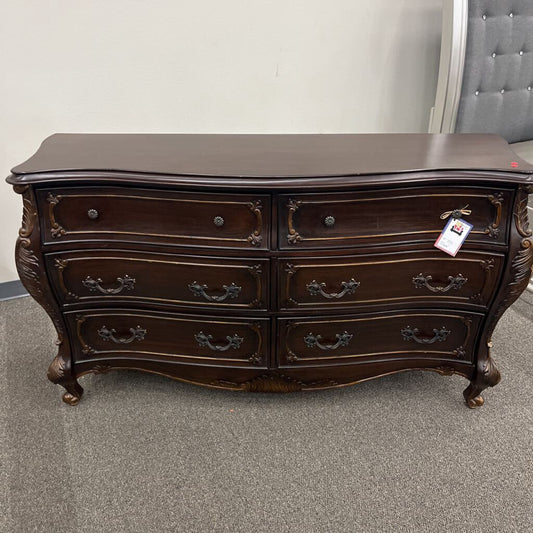 Carved 6Dwr Dresser