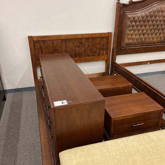 5pc. Queen Bedroom Set