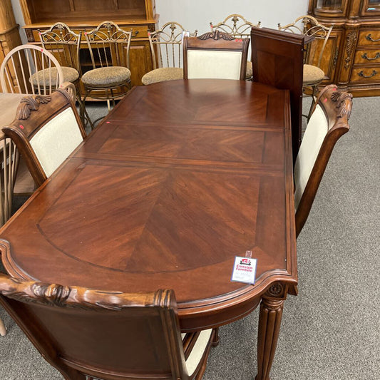 Red Wood Table w/ 4 Chairs 2L