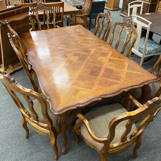 2-tone Table w/ 8Chairs 2Leaves