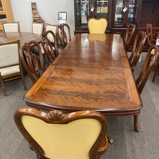 Mahogany Table w/ 8 Chairs 3 Leaves