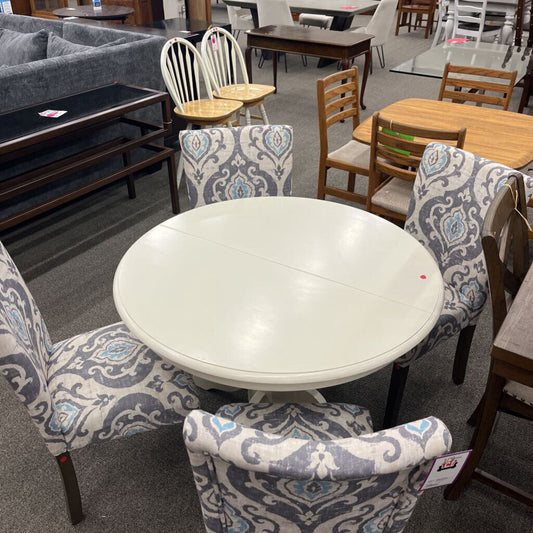 White B.Fly Table w/ 4 Chairs