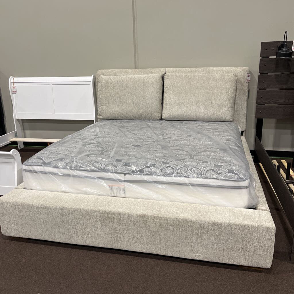 A B974 Cabalynn Upholstered King Bed