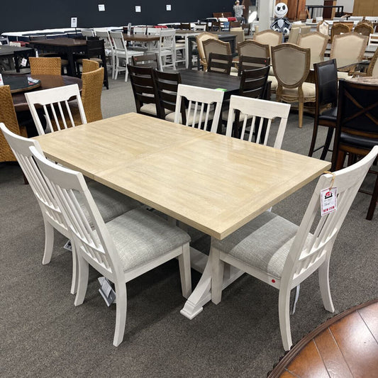 A D683 7pc. Dining Set