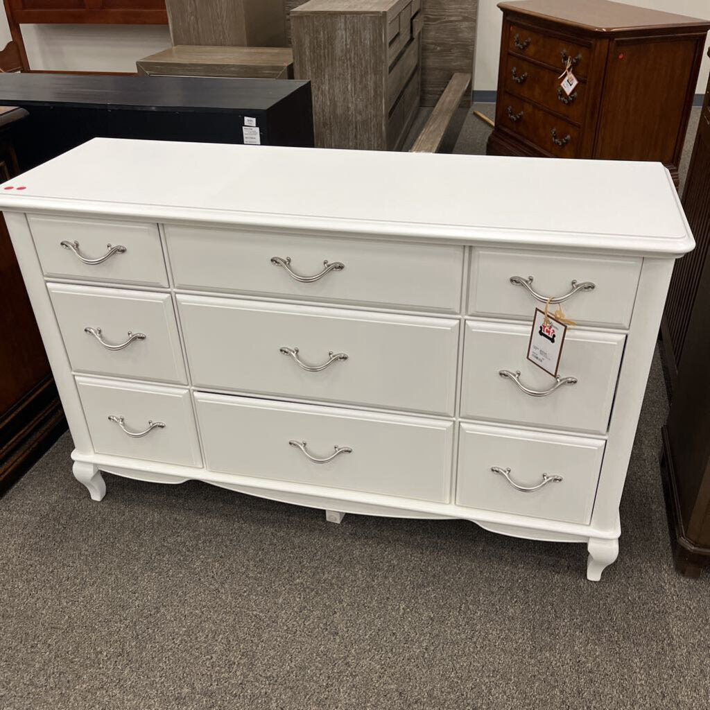 MasterCraft White Dresser