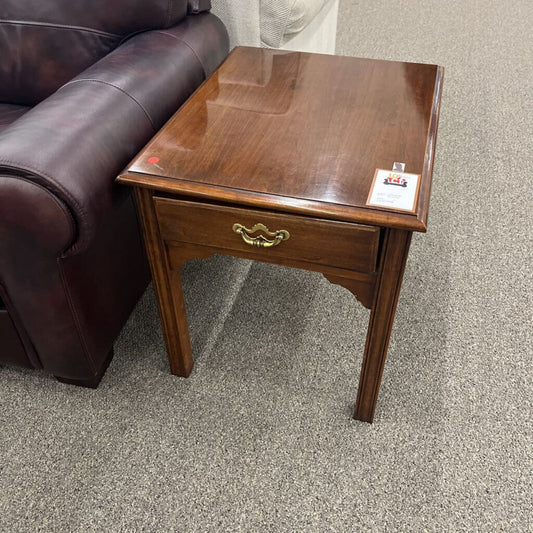 End Table w/ Drawer