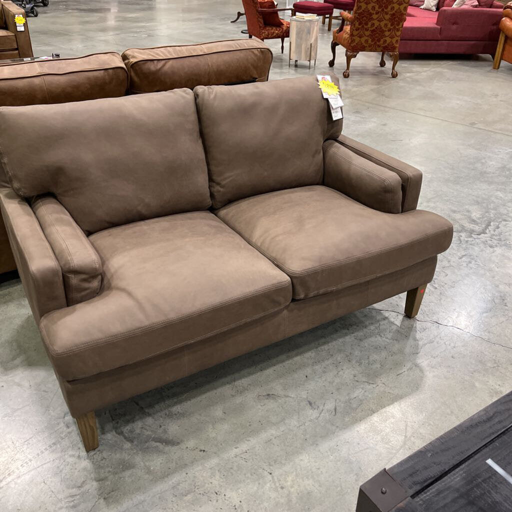 P L3534 Stewart Loveseat