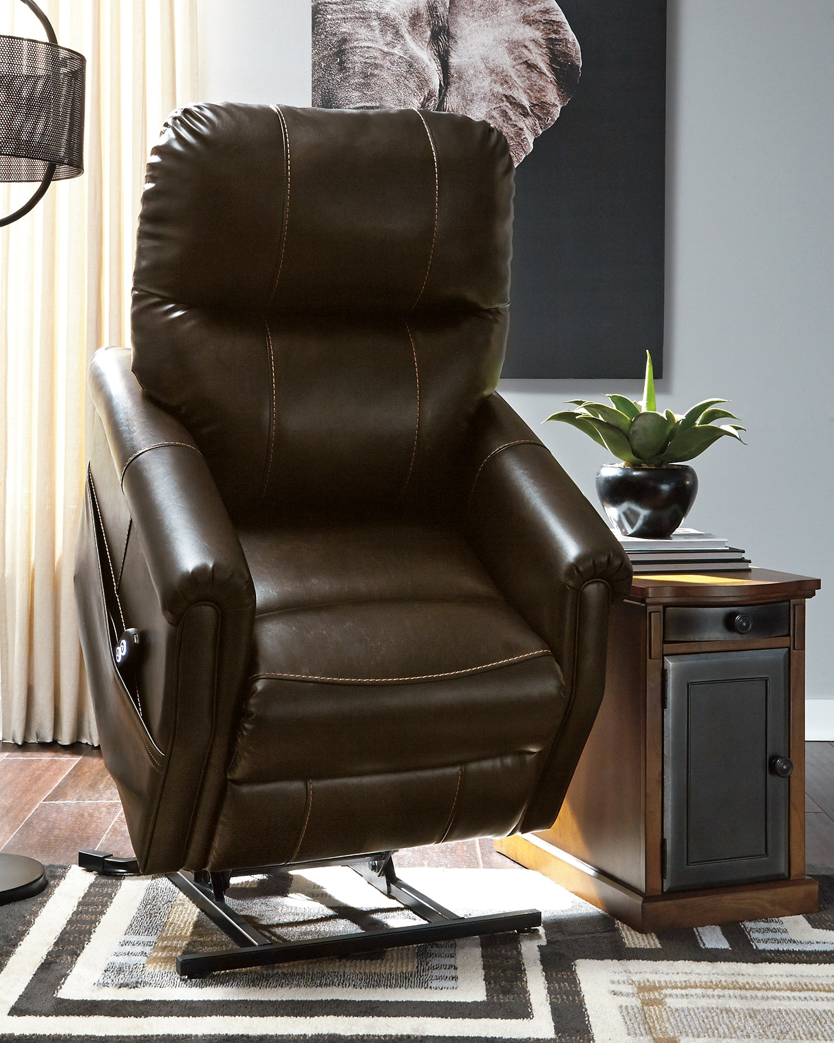 Markridge Power Lift Recliner