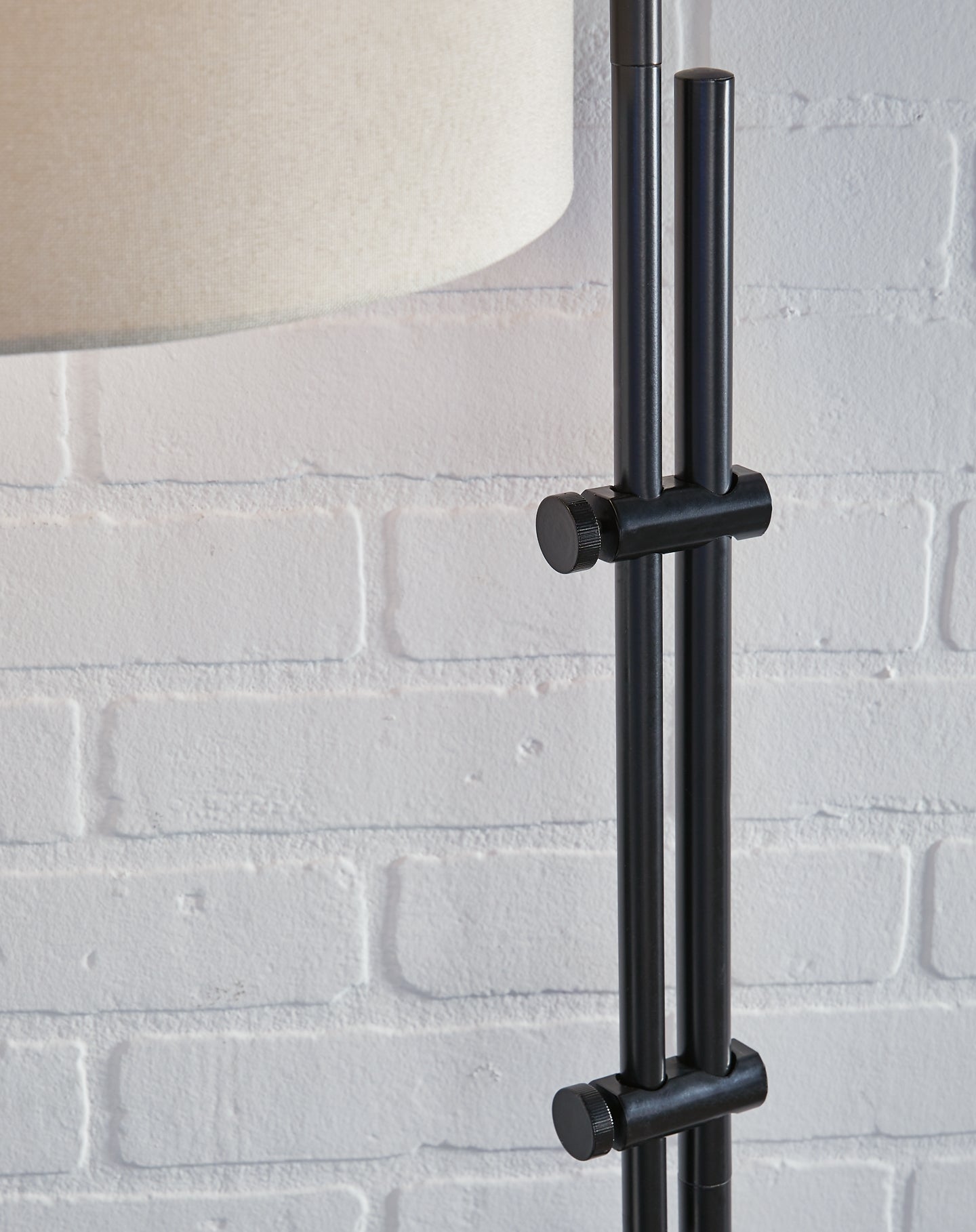 Baronvale Metal Floor Lamp (1/CN)