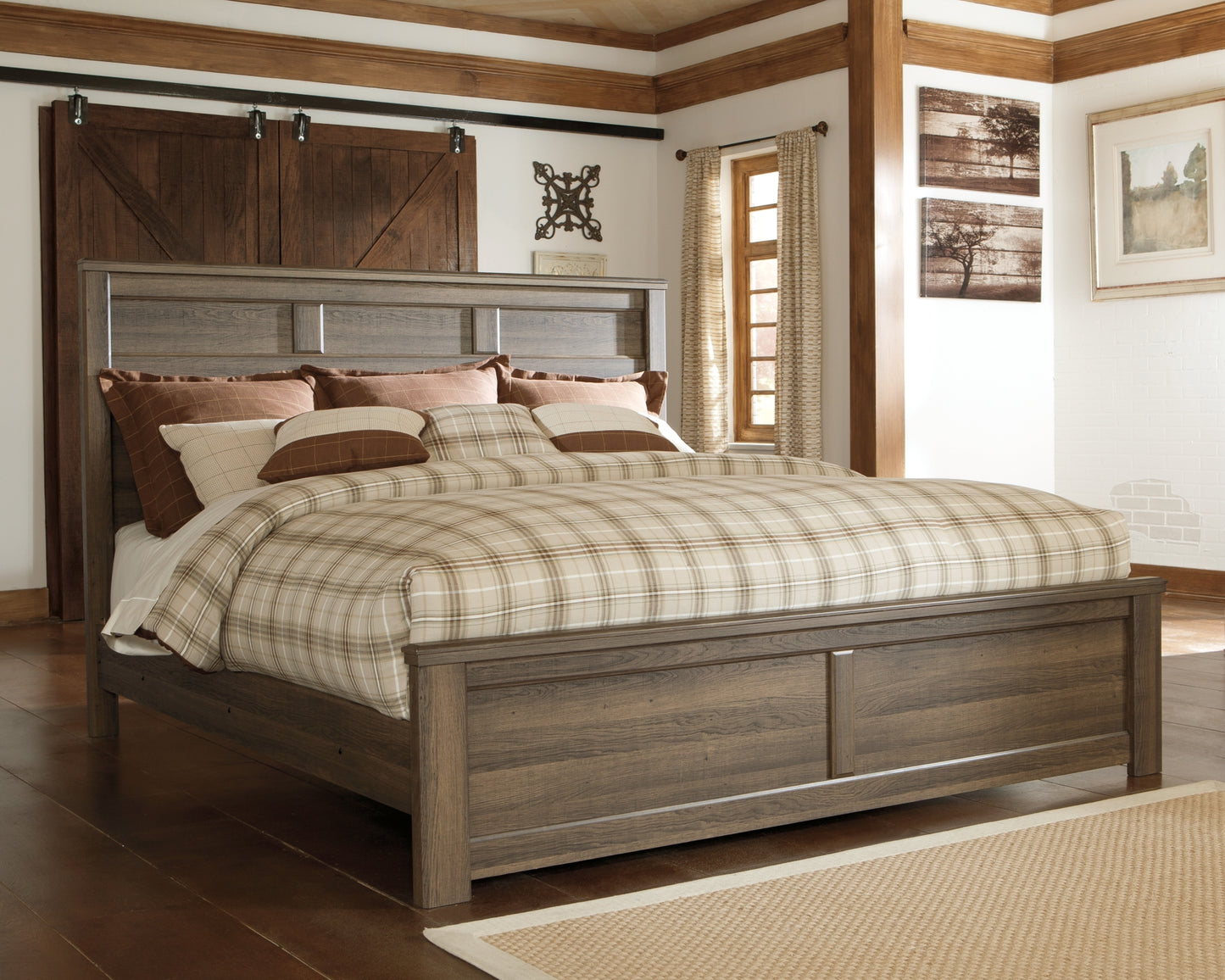 Juararo California King Panel Bed with Mirrored Dresser and Chest