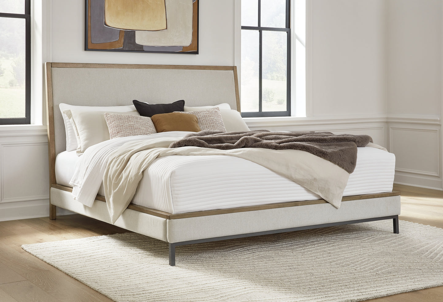 Tomtyn King Upholstered Bed